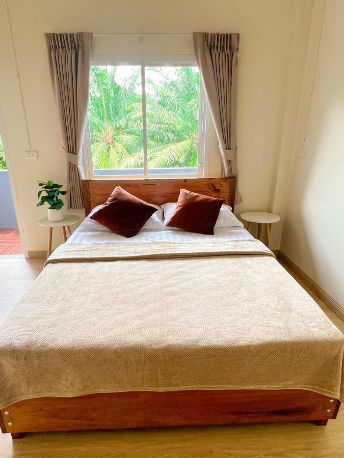Private Room With Share Bathroom At Little Wild House Khaosok Khao Sok National Park Екстер'єр фото
